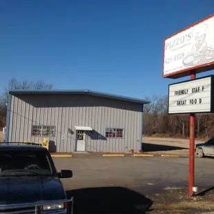 Looks ARE deceiving!  Thru theses doors are some GOOD EATS!