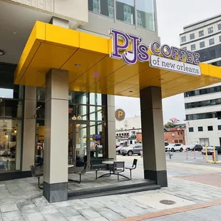 the front of a coffee shop