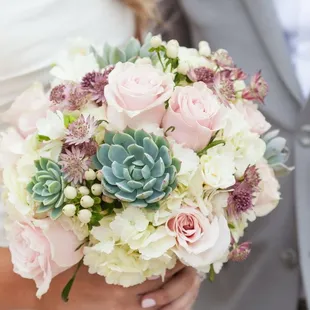 Blush and Ivory bridal bouquet