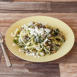 Parmesan Chicken Pesto:
Oven roasted chicken thigh, housemade pesto(no nuts), butter, sauteed spinach, mushrooms, roasted garlic, parmesa