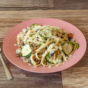 Primavera (Vegetarian):
Artichoke, mushrooms, roasted garlic, Moroccan dried cured black olives, bell pepper, zucchini, butter, parmesan