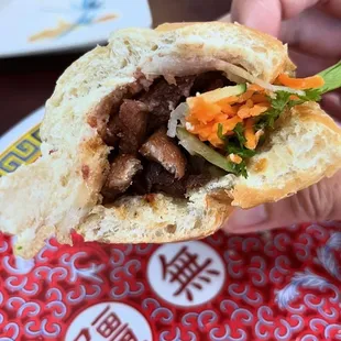banh mi thit nuong
