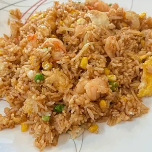 Cơm Chiên (Stir fried rice with shrimp). Oh my, the shrimp are (´*_*`) teeny-tiny but overall flavorful throughout.