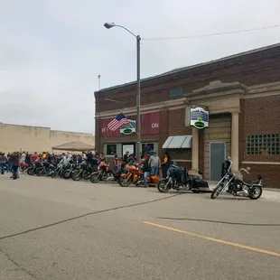 a line of motorcycles parked in front of a building
