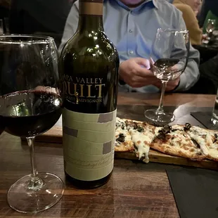 Carmelized onion flat bread with cauli crust and vino