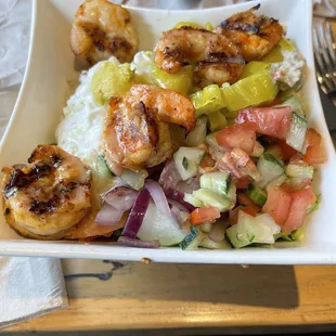 Bowl with half salad, half rice with chicken and 2 dips