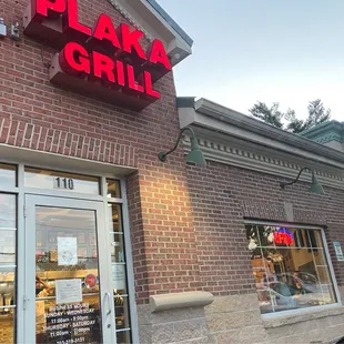 Called in an order at 8:35 - they still took it even though they close at 9. Hooray!