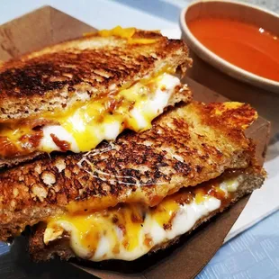 a grilled cheese sandwich