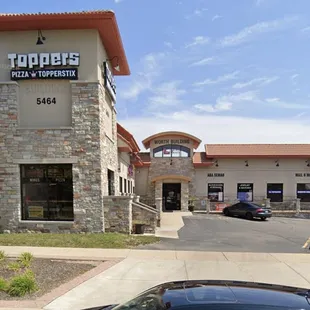 the outside of a restaurant