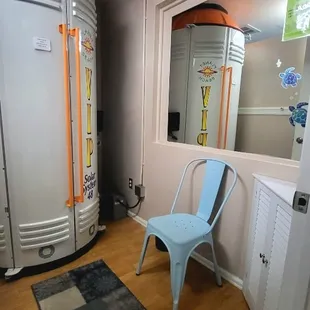 10-booth minutes. Power stand-up .