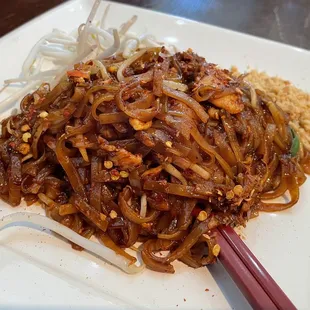 Chicken Pad Thai on Fire!