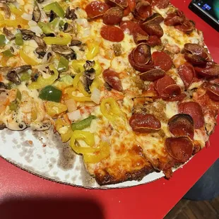 Large pizza, half vegetable, half sausage and pepper