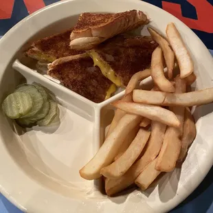 Kids Grilled Cheese + Fries