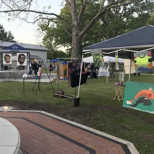Art vendors line the main street and are found throughout the park too.