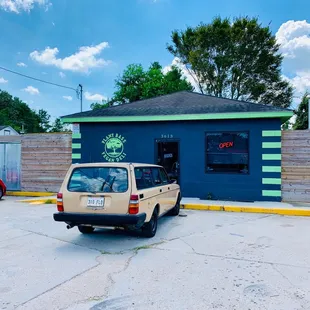 Rollin to the plant bass.