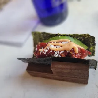 SPICY TUNA HAND ROLL