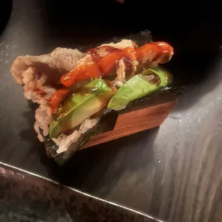 CRISPY MUSHROOM HAND ROLL