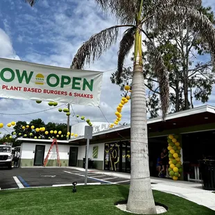 Entrance "THERES PARKING"