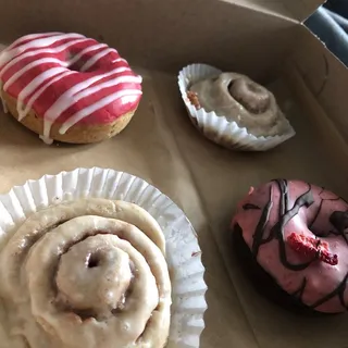 Sticker - Cinny Rolls