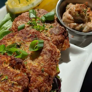 crab cake with creole aioli