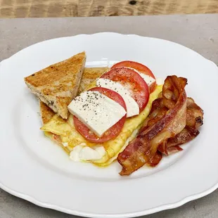 Special ! Caprese Omelette with Bacon and a whole wheat toast !