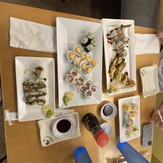 Plate Roll D Sushi Combination