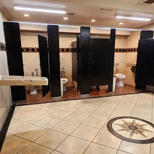 Women&apos;s Restroom