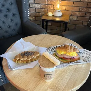 Tiramisu Latte is available till end of November!

Come and enjoy your brunch with our fall seasonal drinks!