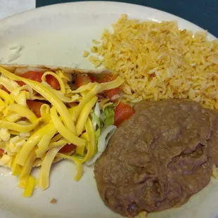 Beef taco plate gets two thumbs up!