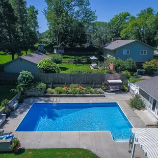 Simple but beautiful! Thanks for letting Platinum help you with your pool!