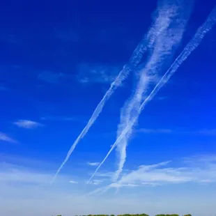 I always enjoy free painting in the sky no matter by nearby AFB drills or Mother Nature's offer.