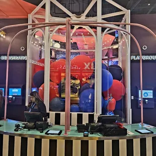 Test your skills with the balls.