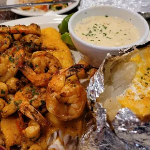 Parrillada de pescado. Grilled fish,shrimp,scallops and oysters