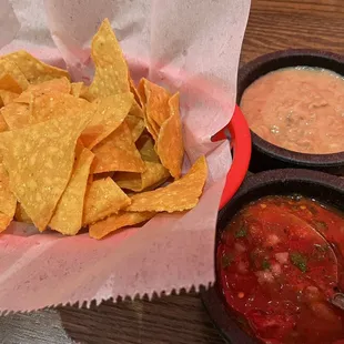 Comp chips w/ salsa and bean dip