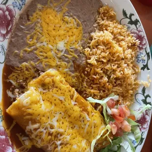 a plate of mexican food