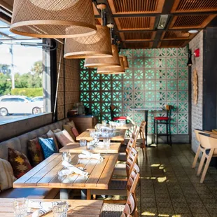 Open-air window seating, with beautiful Talum-inspired decor