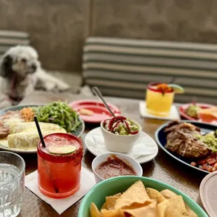 Carnitas Plato Dinner Guacamole Enchilada Suiza de Pollo Dinner