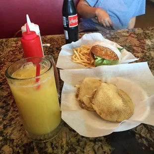 La Mexicana hamburger, bean and cheese gordita w/a mango juice, everything was just PERFECTION!!!!