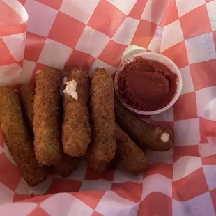 Mozzarella sticks withmarinara