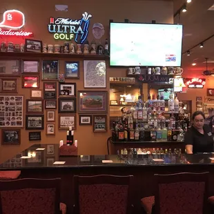 Great local lounge. Nice vibe and great folks.