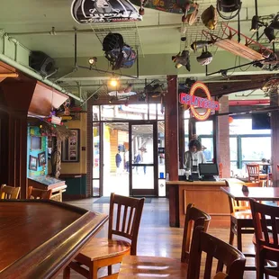 Tuesday around 4pm. Plenty of seating.