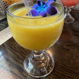 Mango frozen margarita