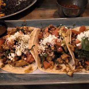 Tacos de pollo (grilled chicken tacos on corn tortillas) (fell apart!)