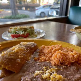 a plate of mexican food