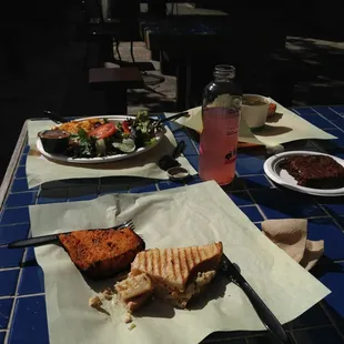 Yummy lunch! The butternut lasagna is indeed strange but delicios, and the tuna sandwich is just right. The brownie.The Brownie!