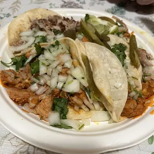 Taco (two chicken, two carnitas)