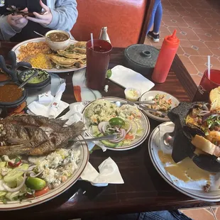 Birria tacos , mojarra Frita, y molcajete Hawaiano