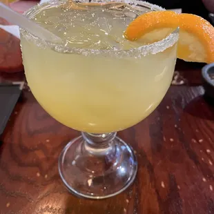 a margarita with a slice of orange