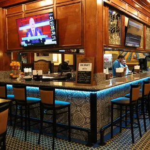 the bar area of a restaurant