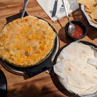 Queso flameado